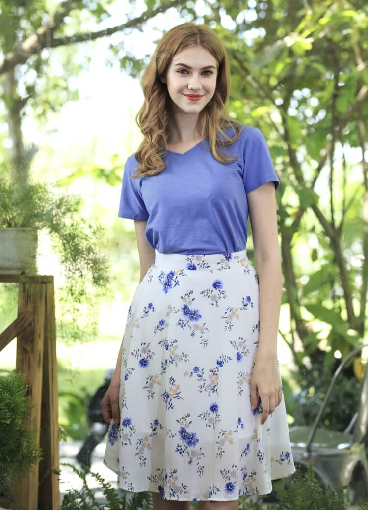 chân váy hoa lụa gân dài qua gối